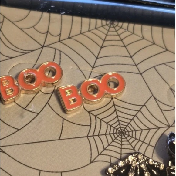 BNIB Quo Set of 3 Earrings Halloween Boo, Bats Ghosts Rhinestones w Giftbox Goth - Picture 5 of 7